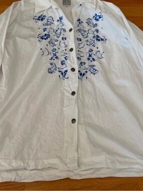 Vintage RUSS sports company women’s medium white Shirt with Blue Embroidery